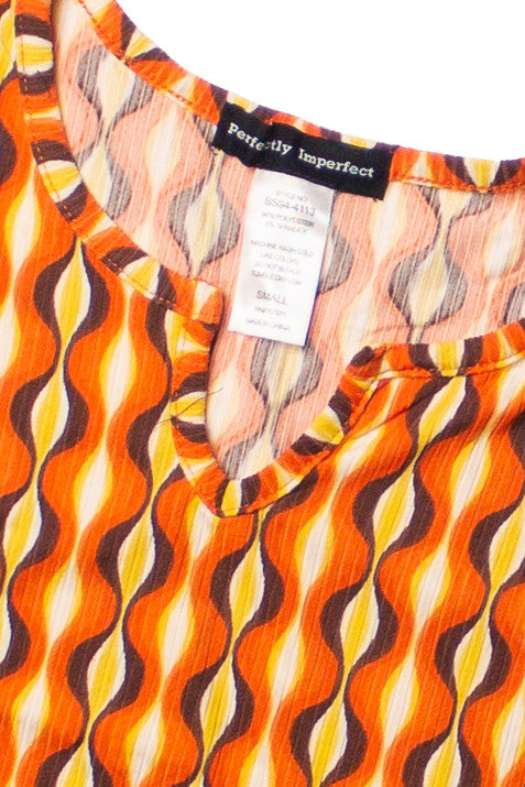 70's Wave Print Notch Neck Tee