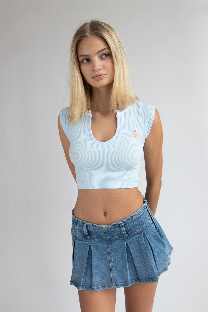 Embroidered Patch Sporty Notch Neck Seamless Tee
