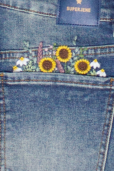 Embroidered Flowers Cut Off Denim Shorts - Medium - Detail