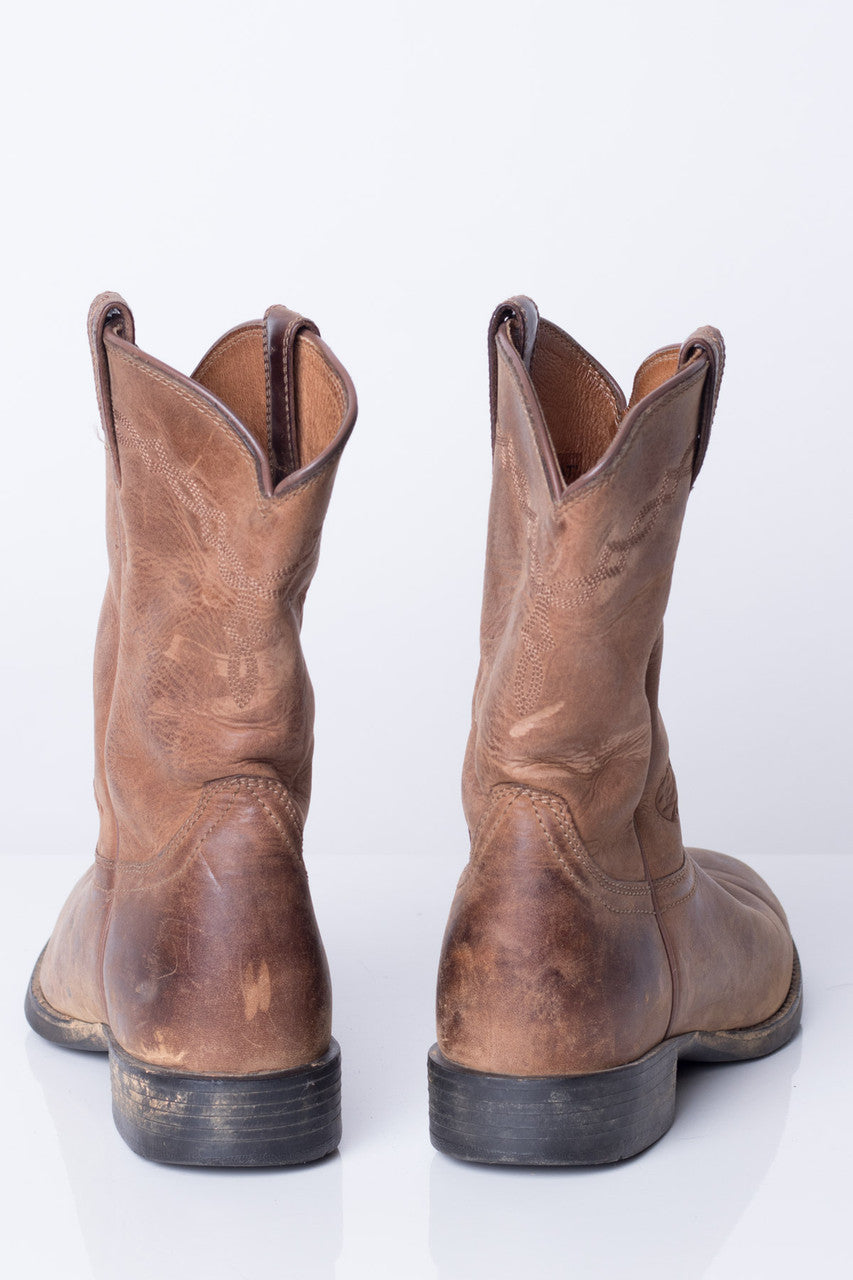 Brown Leather Ariat Vintage Cowboy Boots (8D)