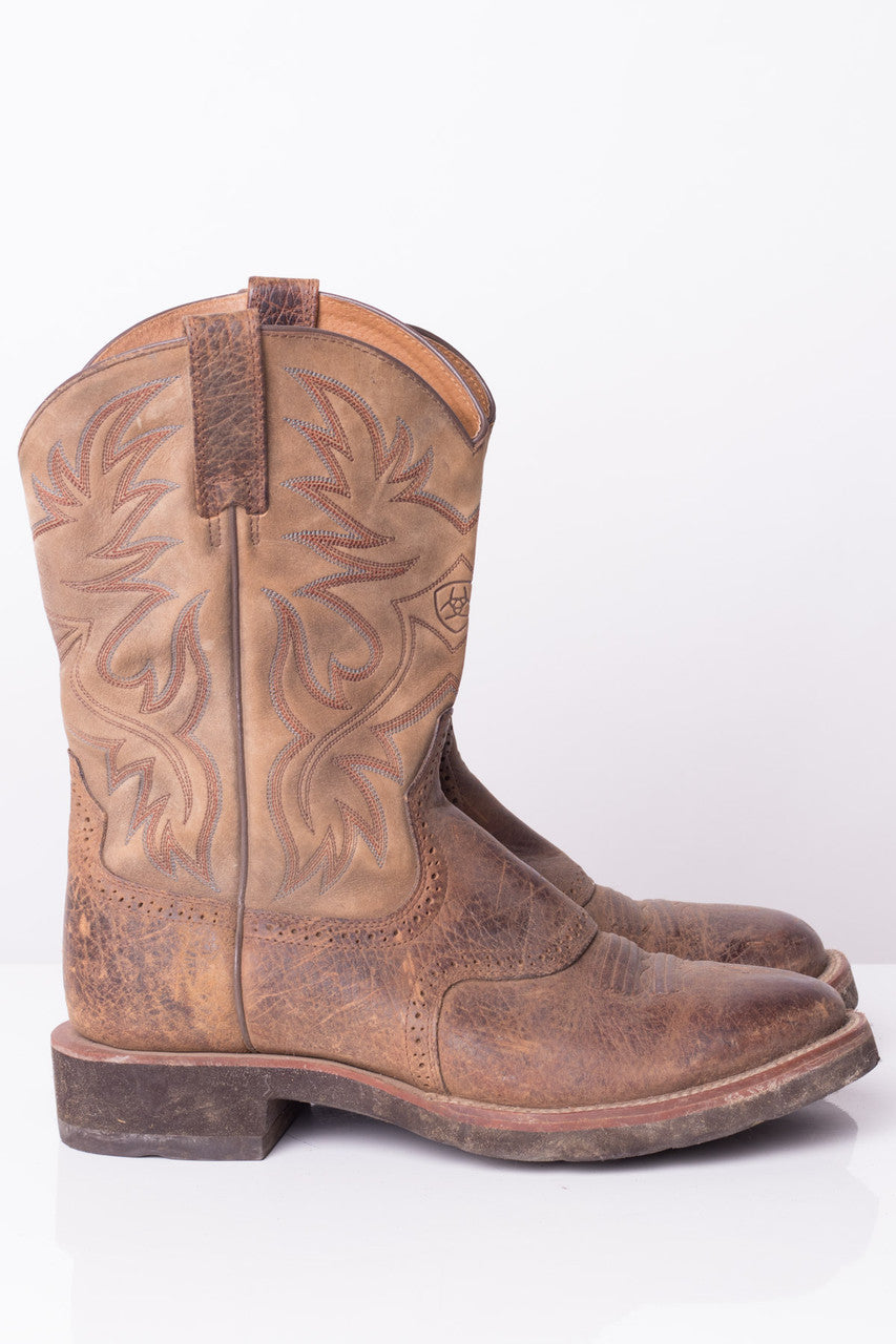 Round Toe Ariat Cowboy Boots (9.5D)