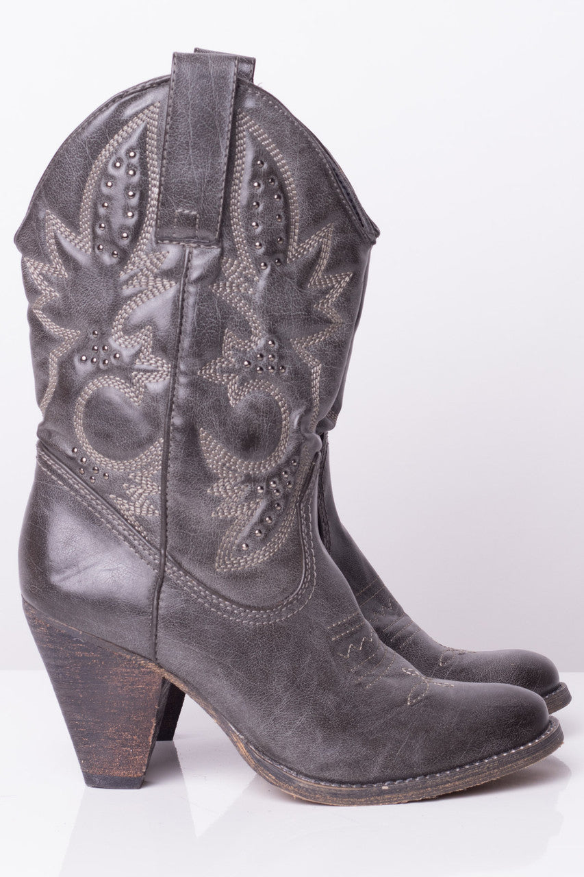 Grey Studded Cowboy Boots (7.5)