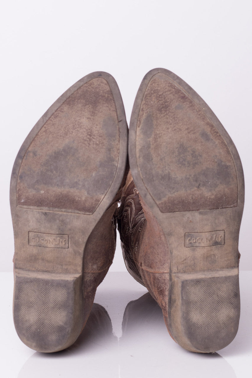 Vegan Embroidered Cowboy Boots (9.5M)