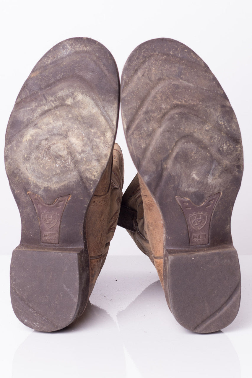 Round Toe Ariat Cowboy Boots (9.5D)