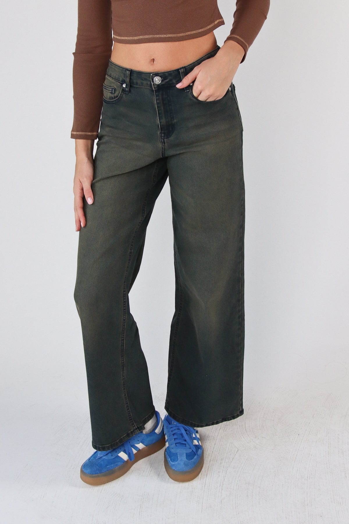 Wide Leg Grunge Wash Jeans