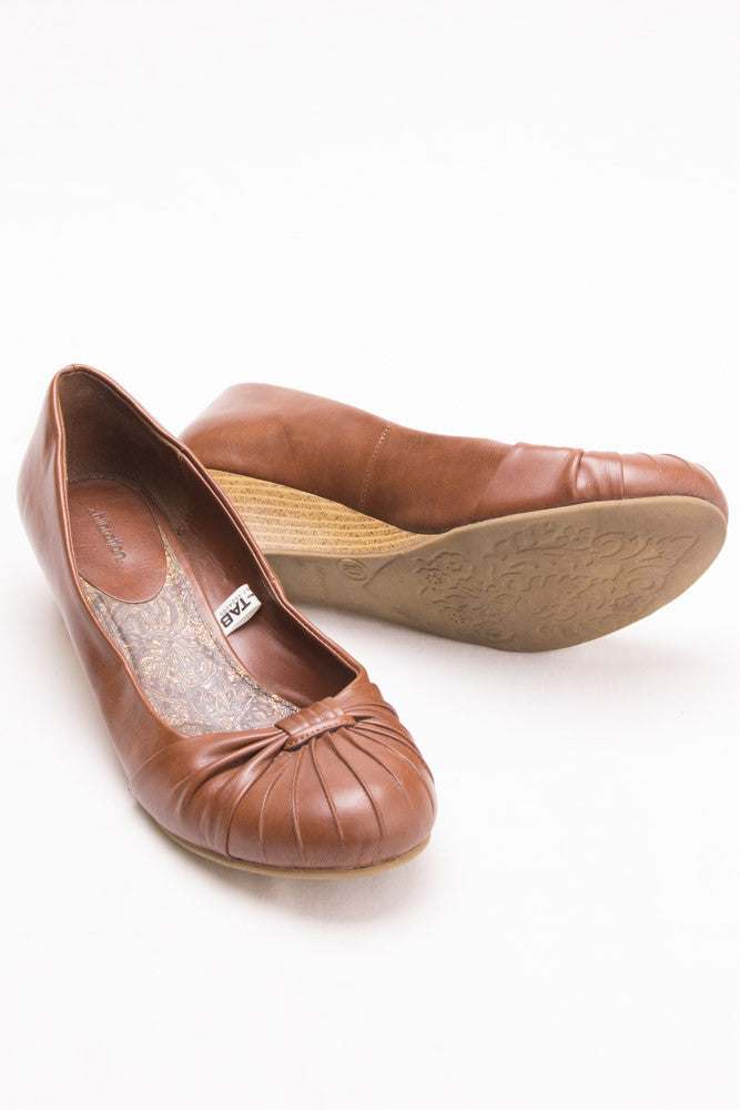 Brown Wedge