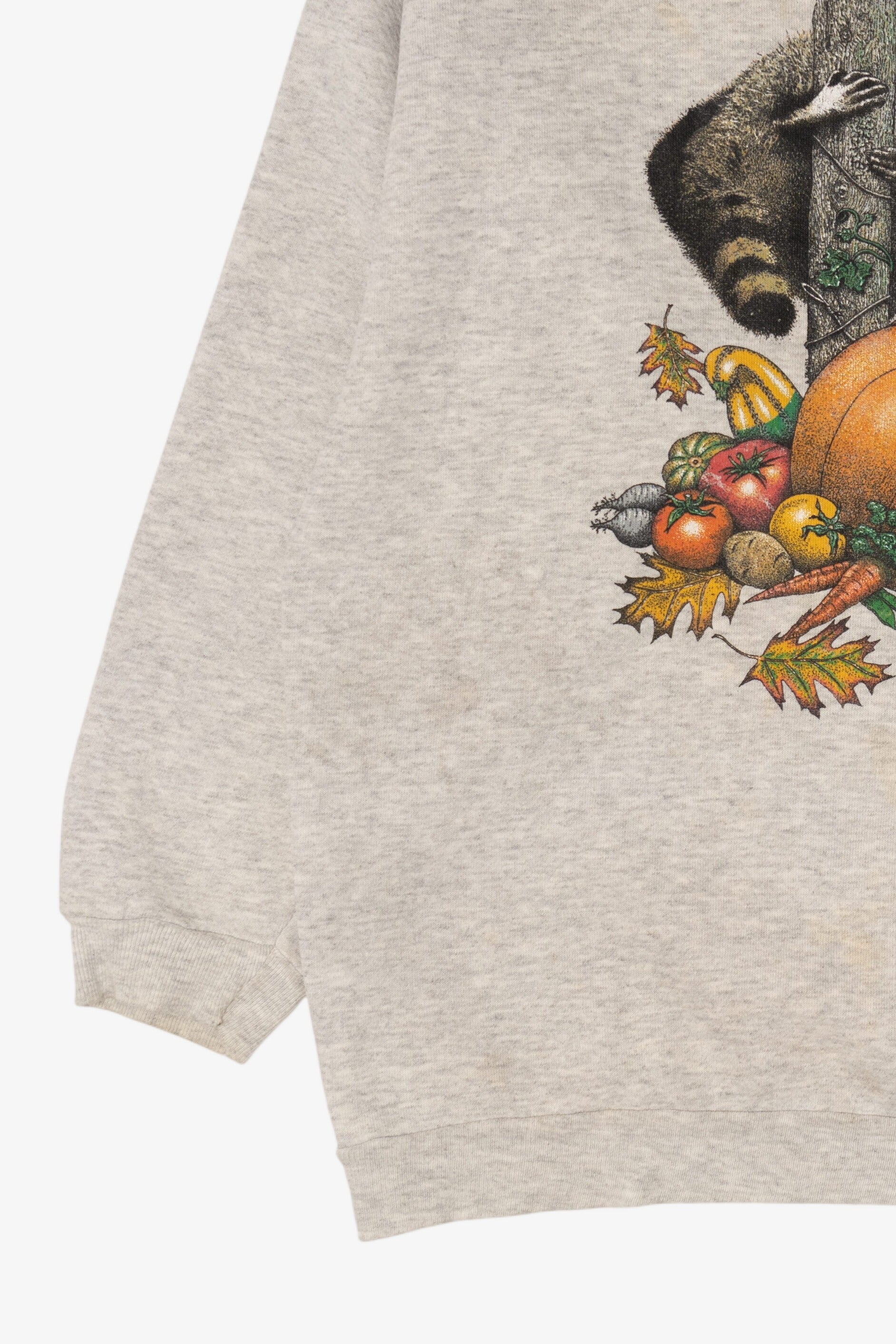 Vintage Light Gray Raccoons Autumn Harvest Sweatshirt (1990s)