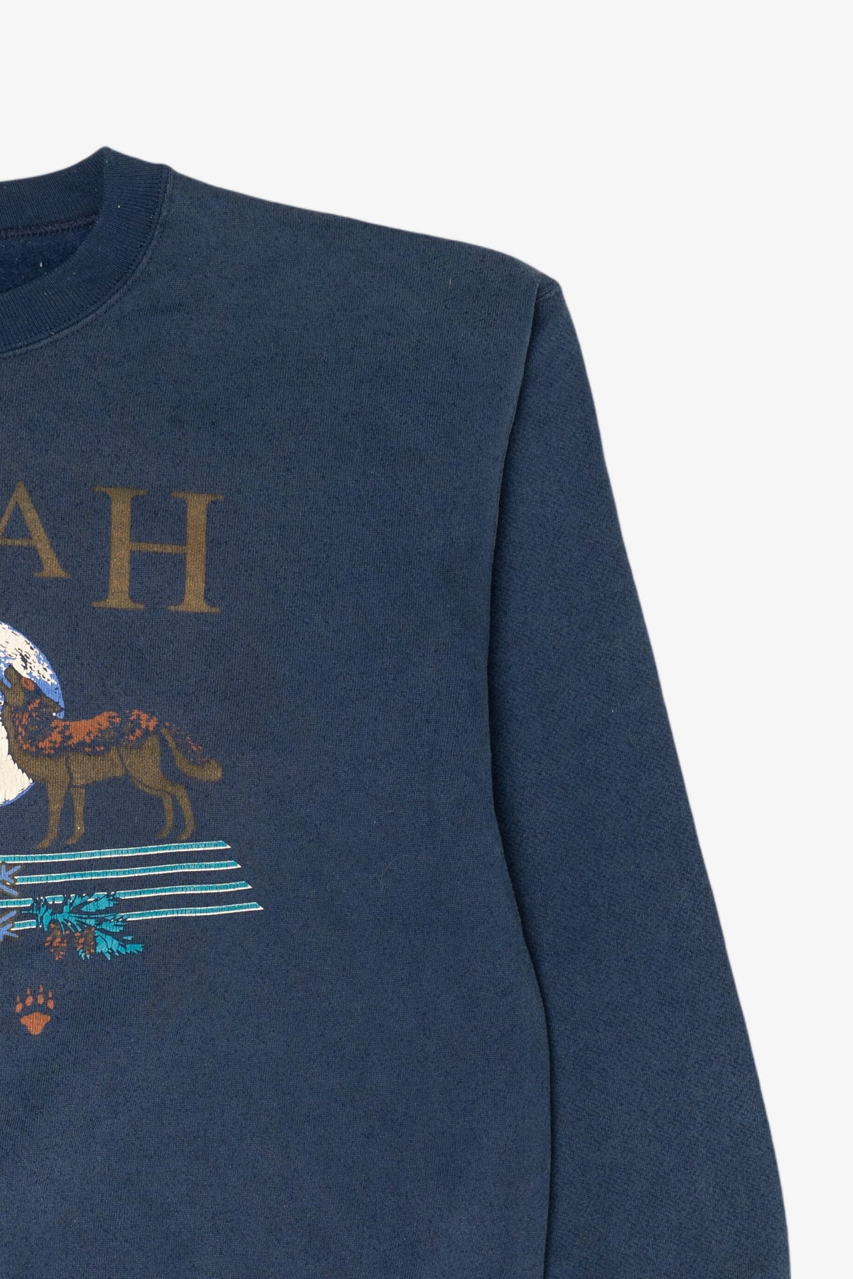 Vintage Navy Blue Utah Wolves Under Moon Sweatshirt (1990s)