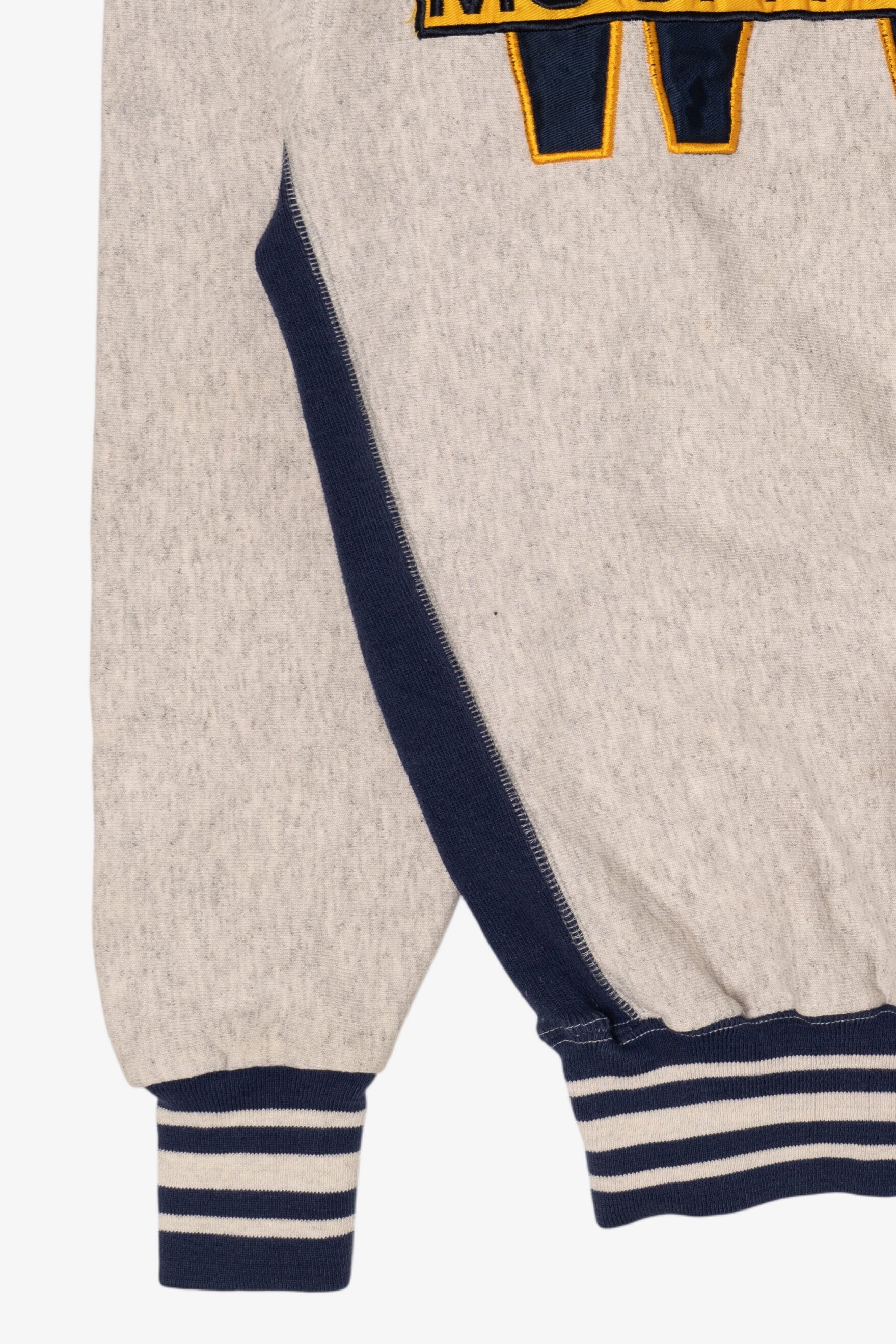Vintage West Virginia University Mountaineers Sweatshirt (1990s)