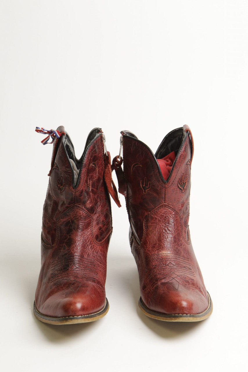 Women's 8M Cowgirl Boots