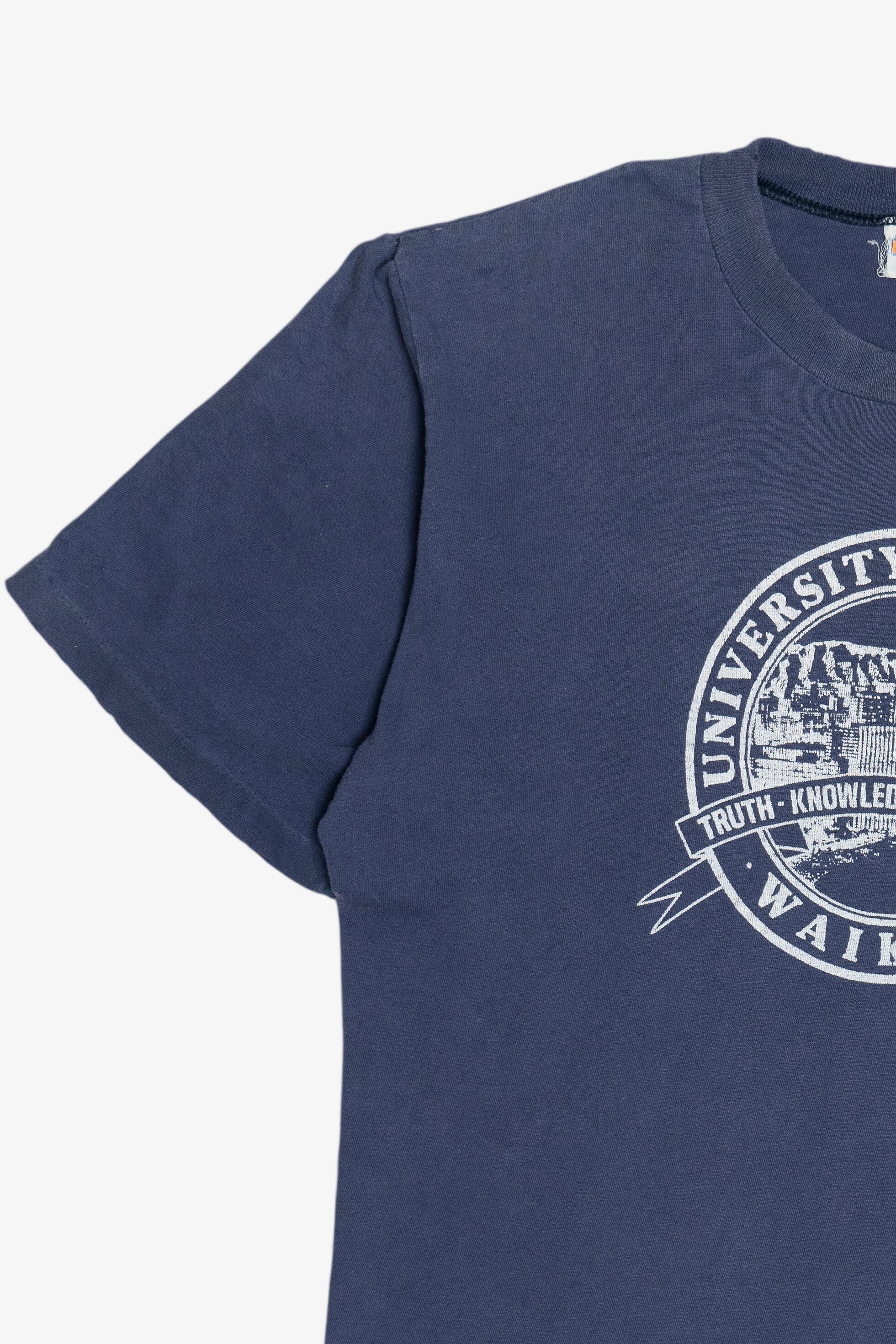 Vintage Distressed University Of Hawaii "Truth Knowledge A Great Tan" Crazy Shirts T-Shirt (1980s)