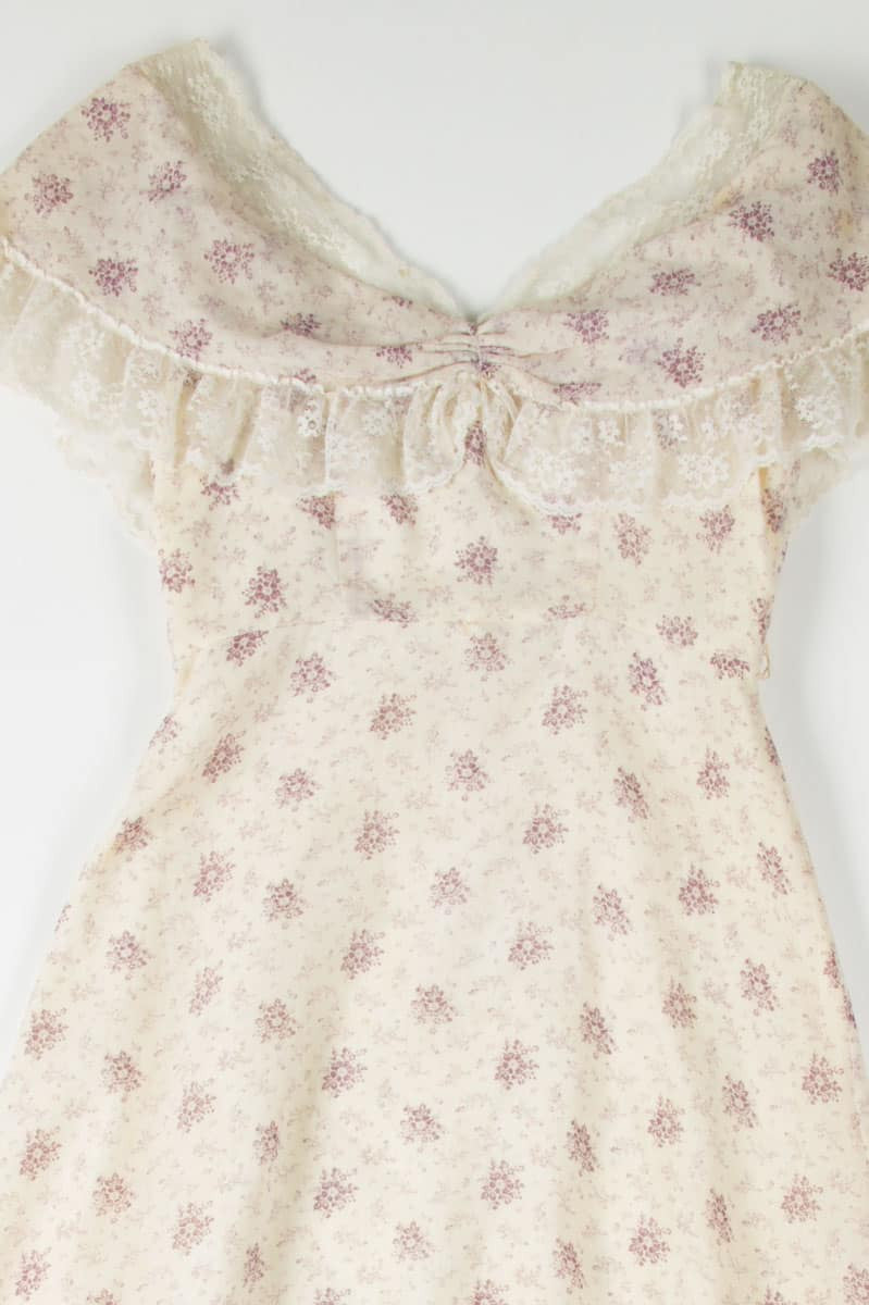 Antique Floral Pattern Lace Dress