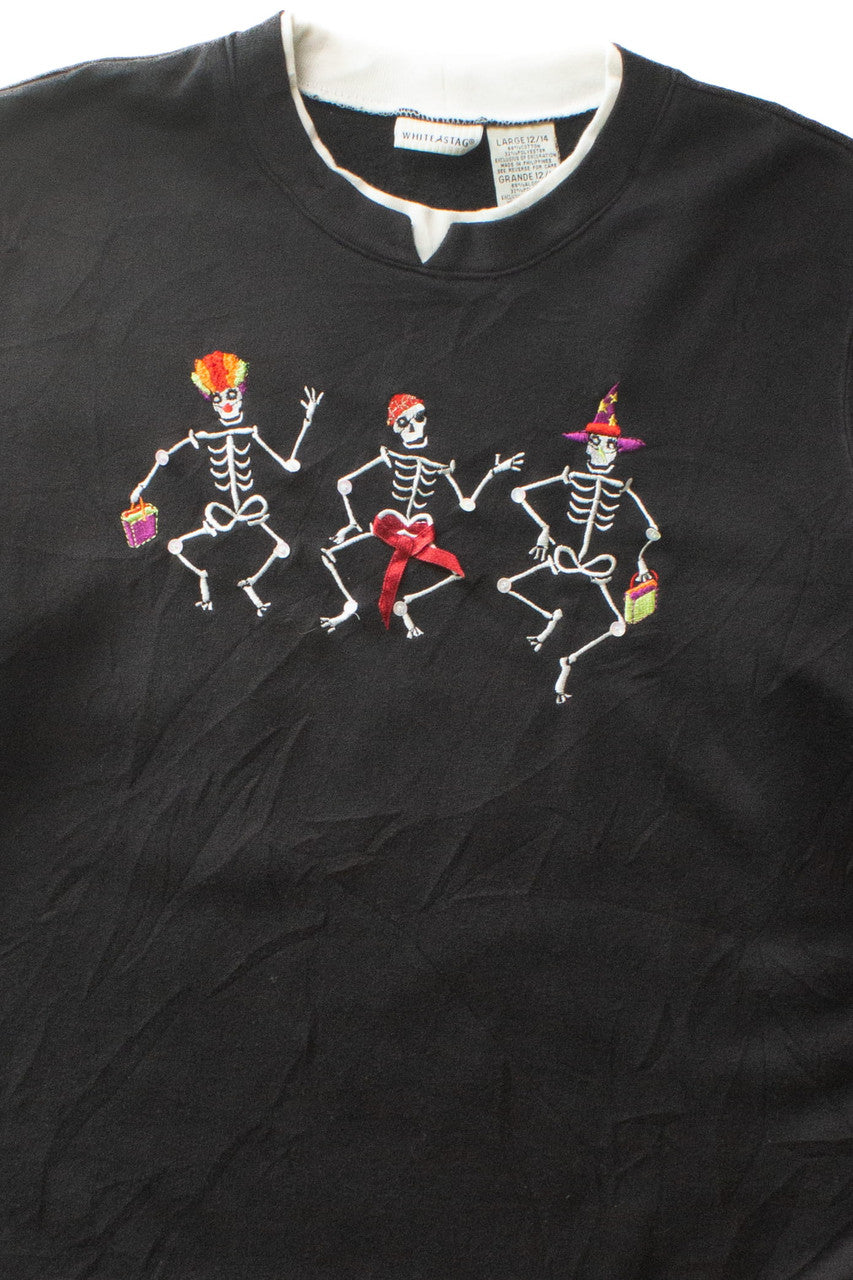 Vintage Skeletons In Costume Halloween Sweatshirt (1990s)