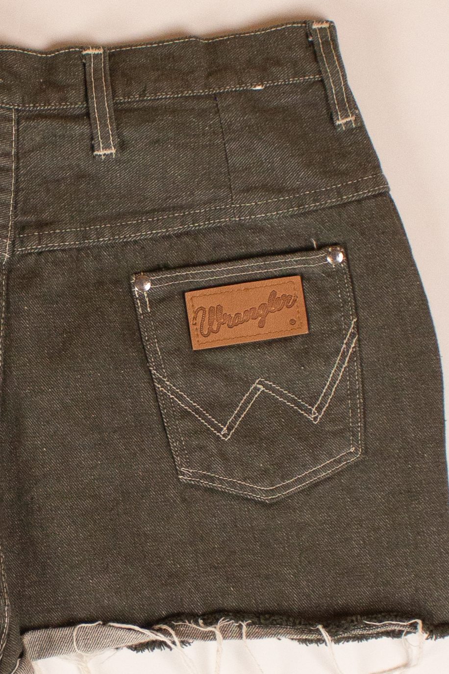Vintage Misses Wrangler Cutoff Denim Shorts (1970s)