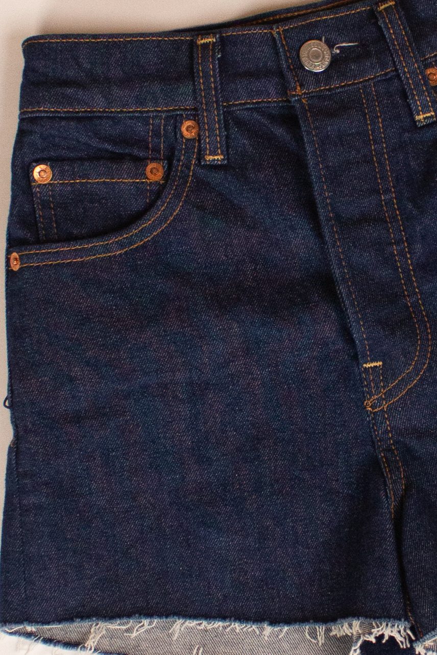 Vintage Pocket Fringe Levi's Cutoff Denim Shorts (2000s)