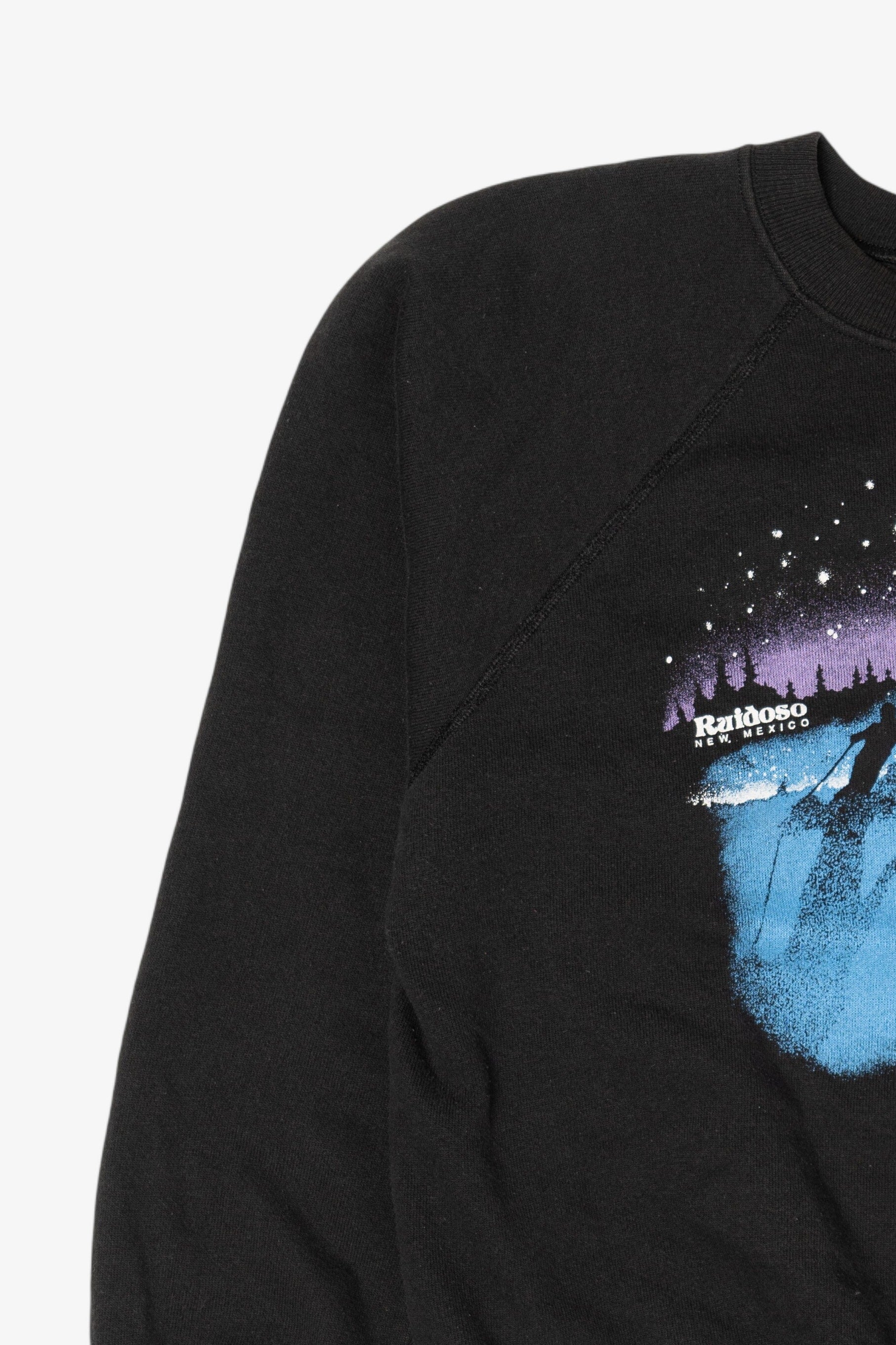Vintage Winter Snowshoeing Raglan Sweatshirt (1990s)