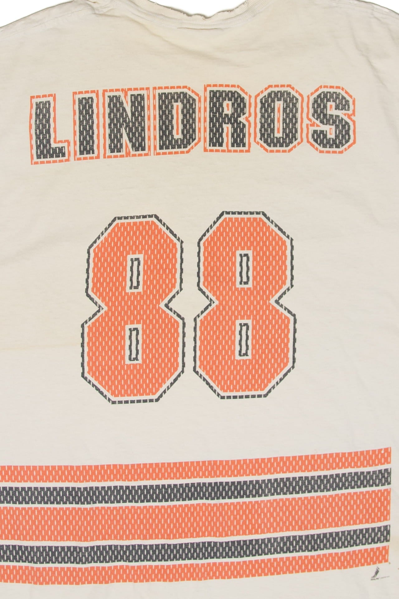 Vintage Distressed Philadelphia Flyers Lindros 88 NHL T-Shirt (1990s)
