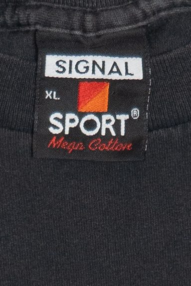 Vintage "Iditarod" Dog Sled Racing Embroidered Detail T-Shirt (1990s)