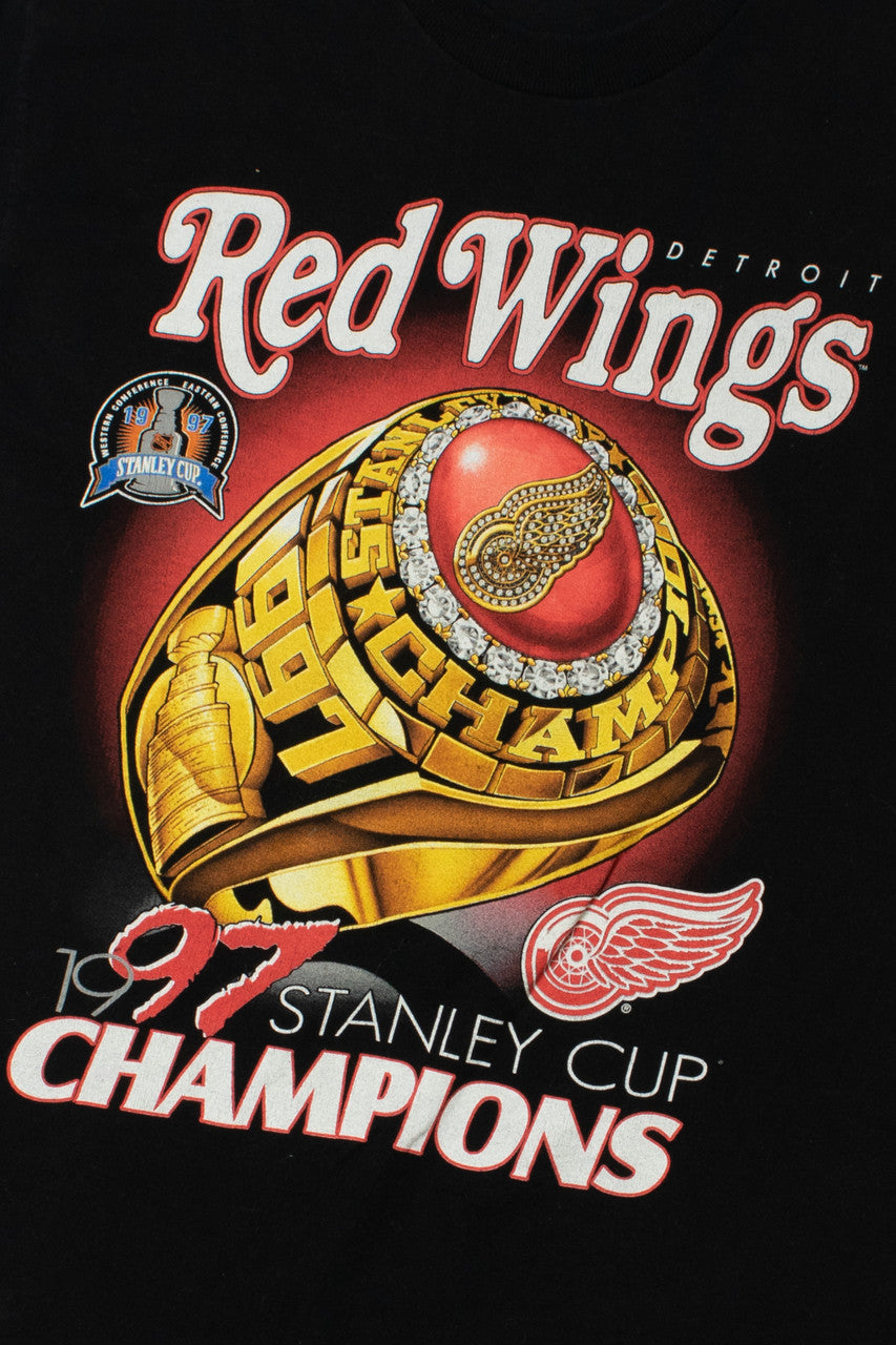 Vintage 1997 Detroit Red Wings NHL Stanley Cup Champions T-Shirt