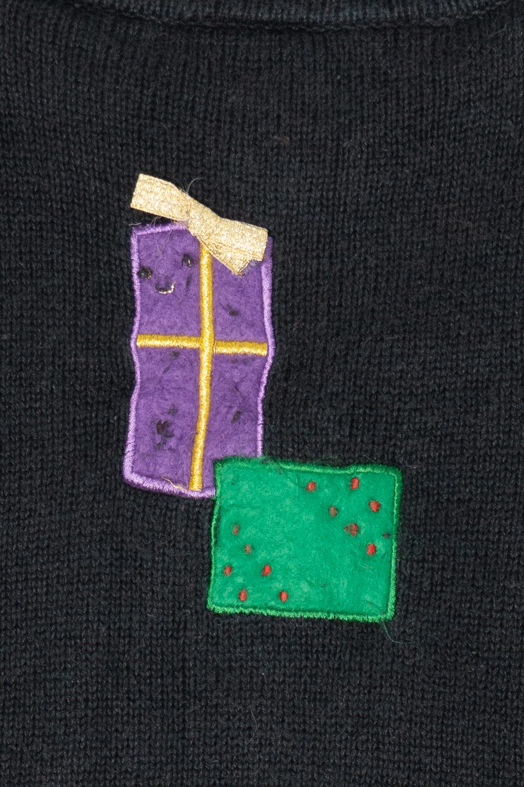 Vintage Black Bobbie Brooks Presents Under Tree Ugly Christmas Pullover (1990s)