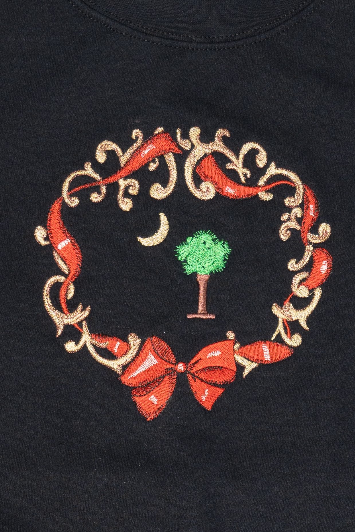 Black Gildan Wreath Ugly Christmas Sweatshirt (2010s)