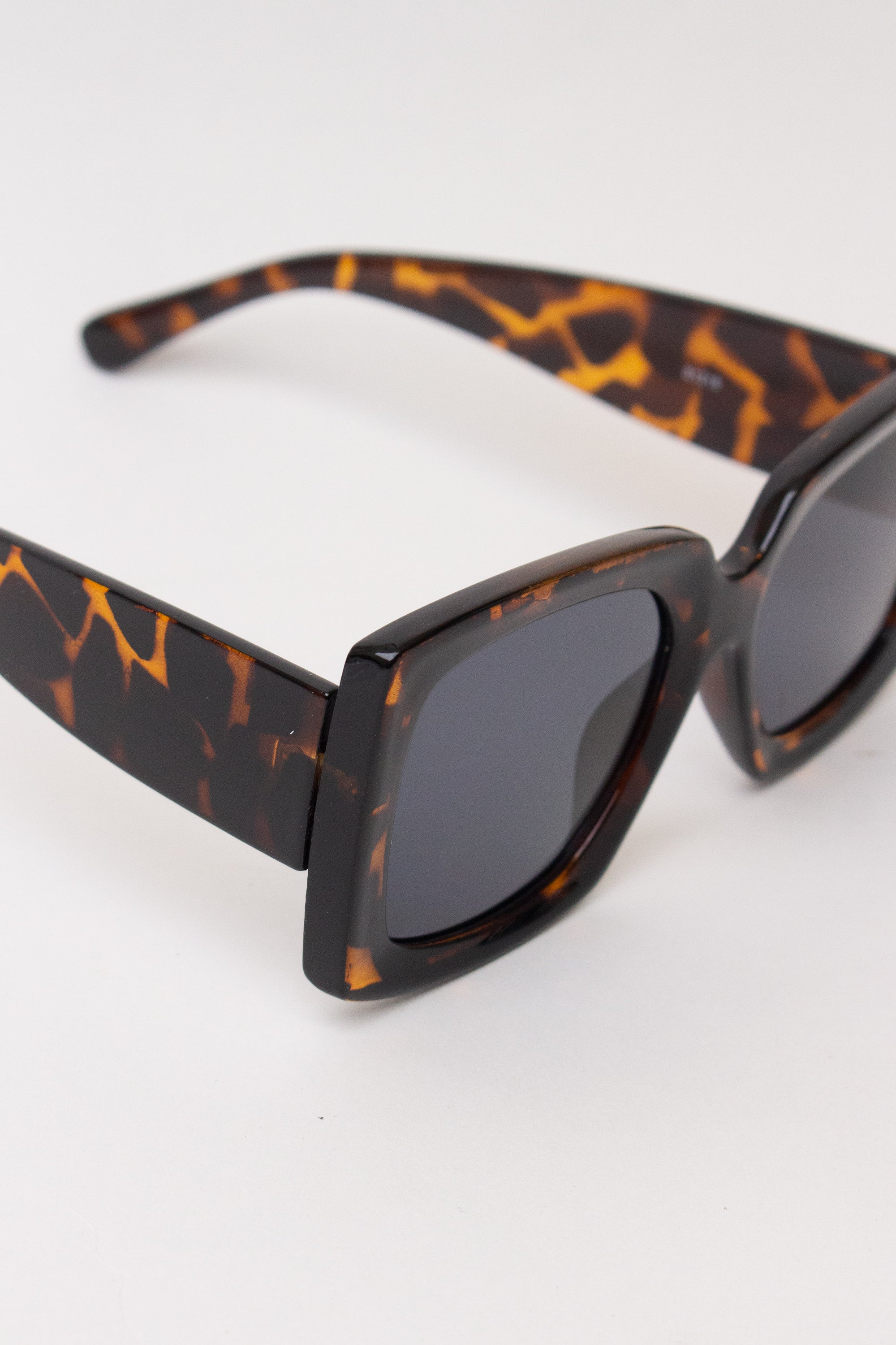 Acrylic Square Sunglasses - Tortoiseshell