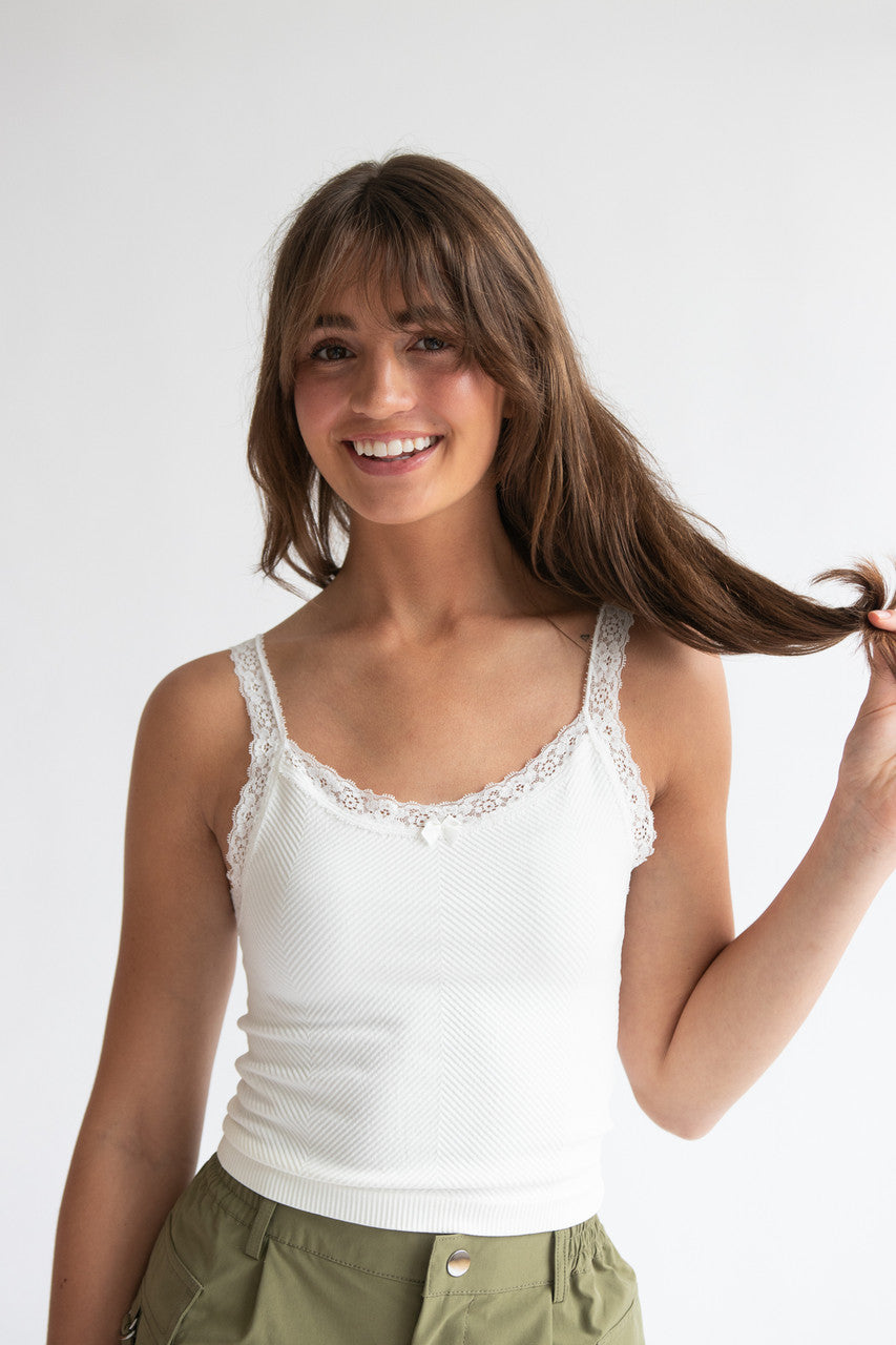 Seamless Lace Trim Bow Tank Top