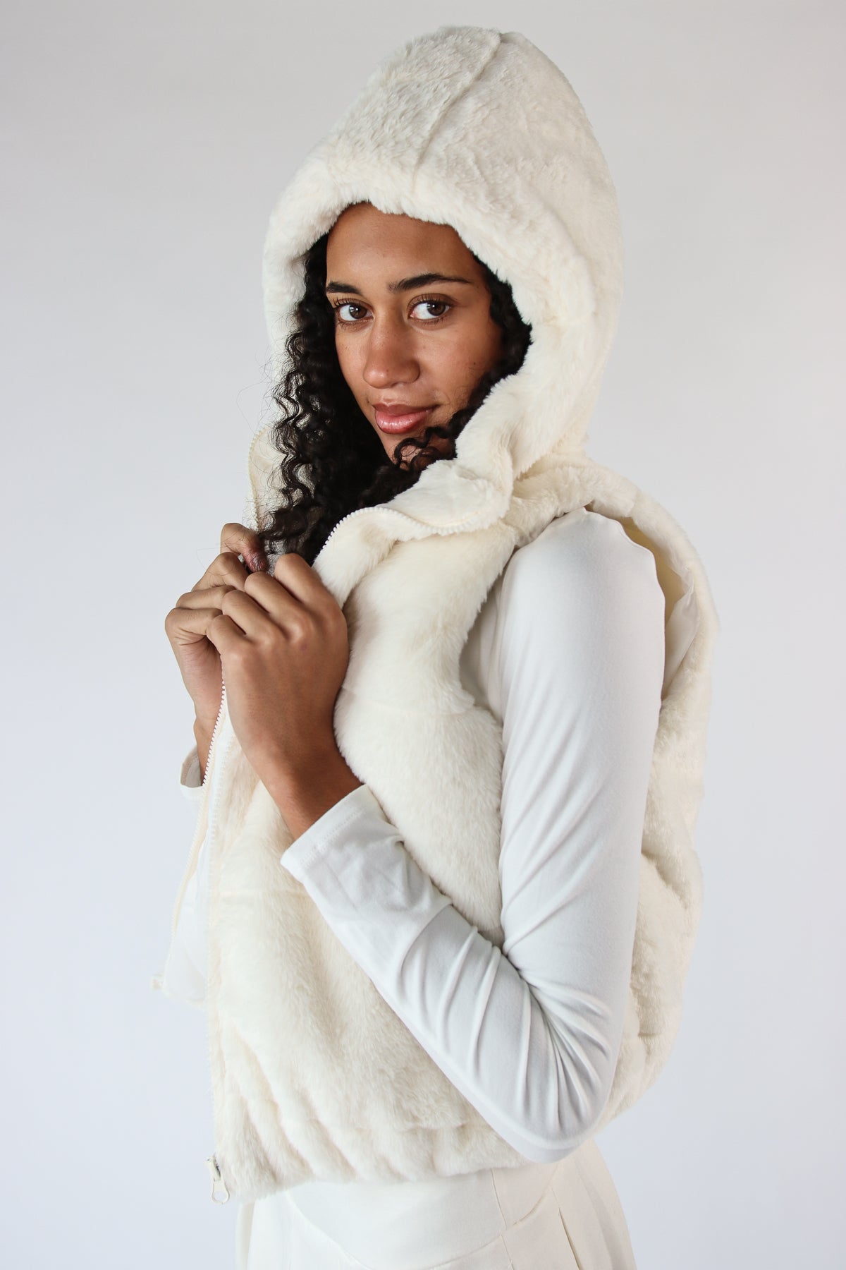 ウールリッチ　タヌキファー フード付 ダウンベスト レディース 3way 紺　S Faux Fur Hooded Vest – Ragstock