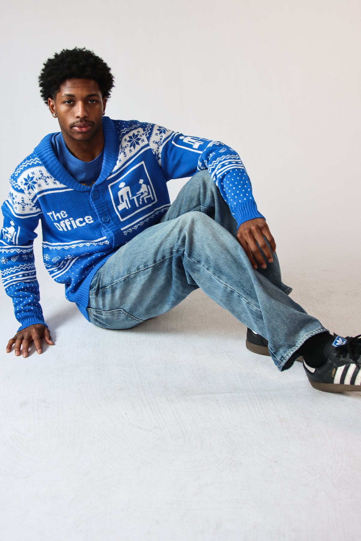 office holidayスウェット The Office Dunder Mifflin Christmas Sweater – Ragstock
