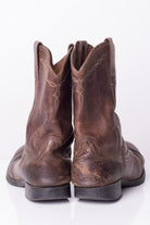 Round Toe Ariat Cowboy Boots (8.5D)