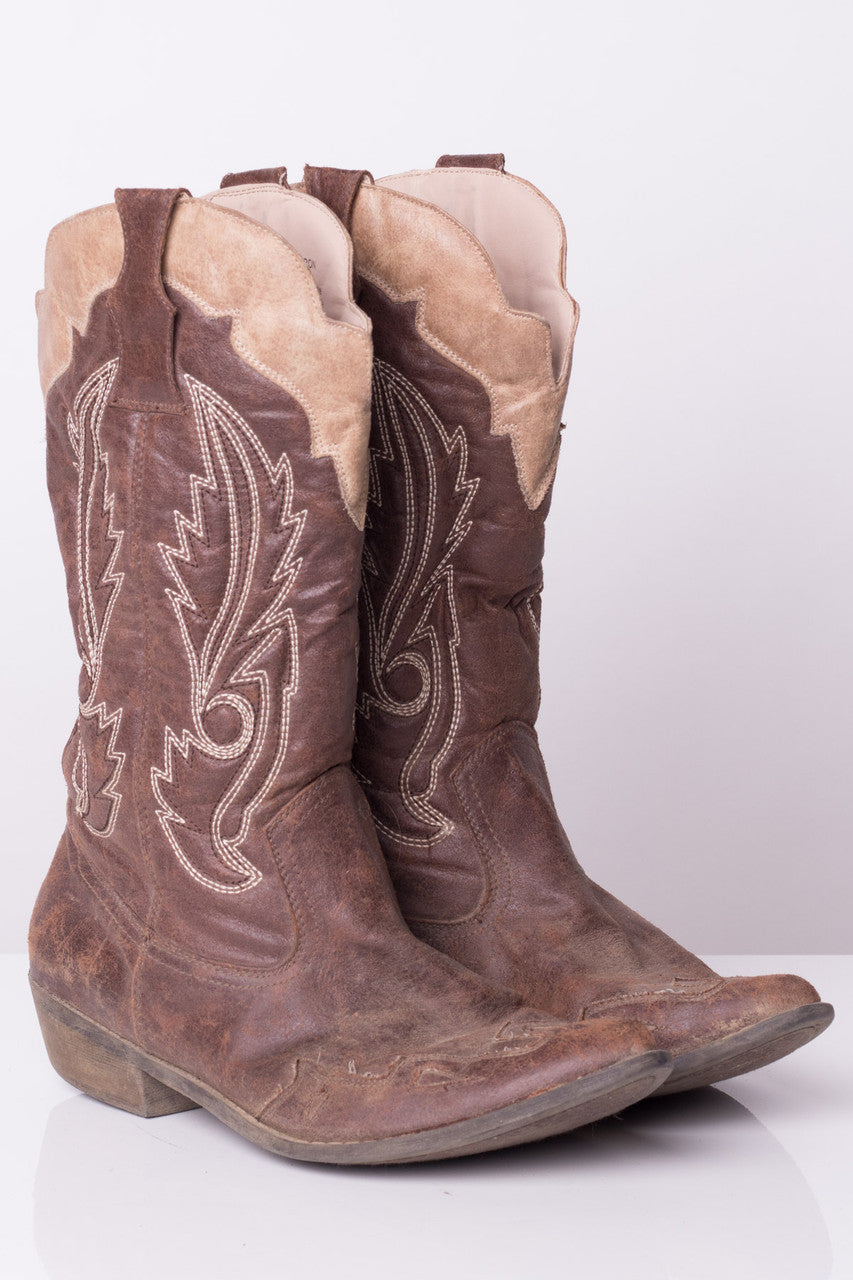 Vegan Embroidered Cowboy Boots (9.5M)