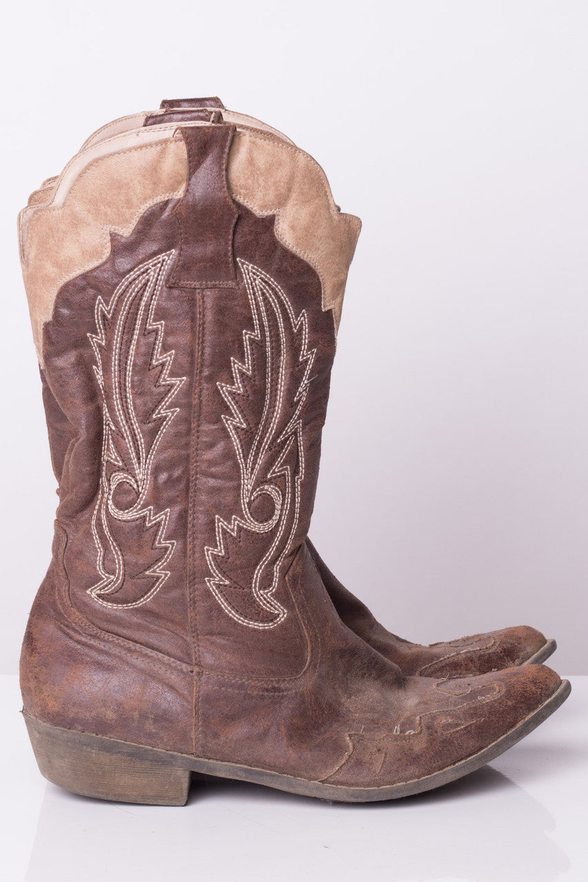 Vegan Embroidered Cowboy Boots (9.5M)
