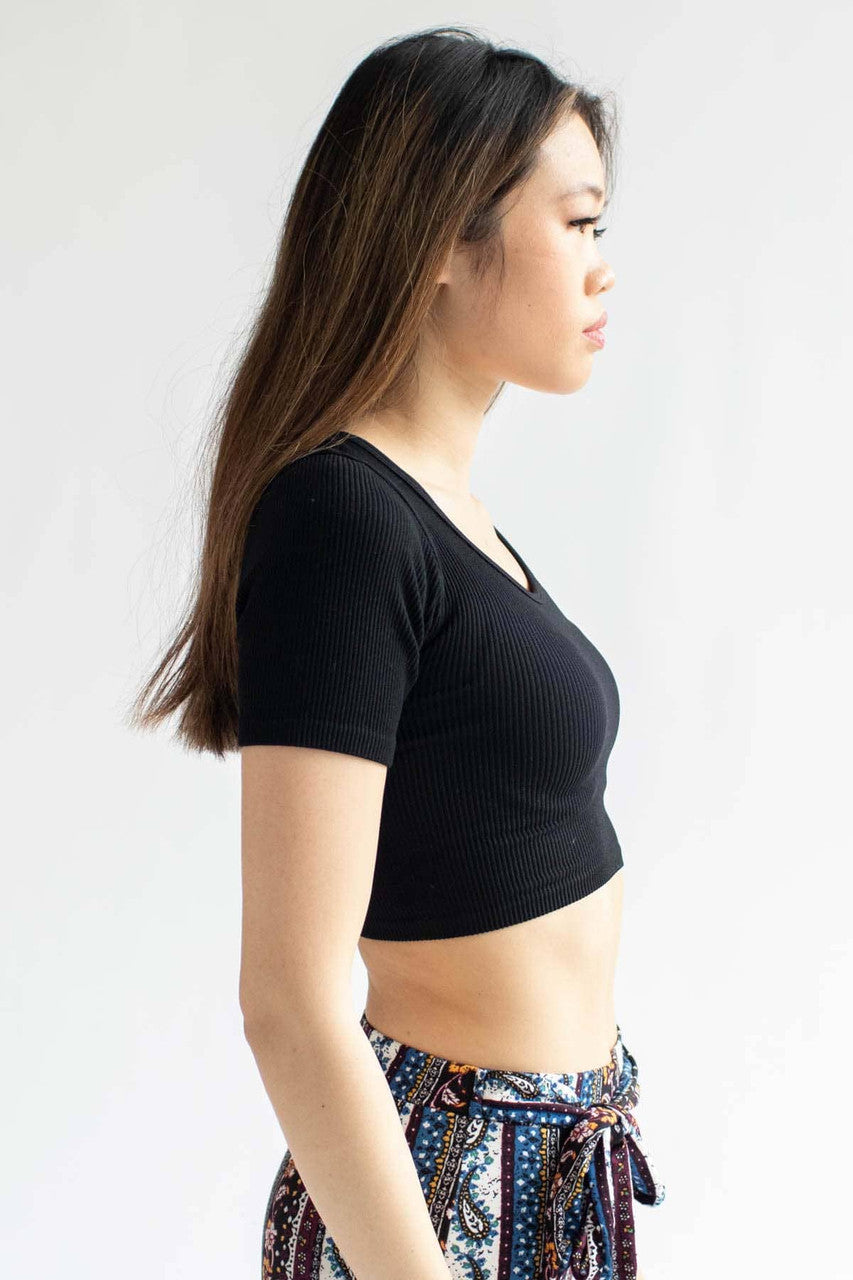 Black Ribbed Seamless Scoop Neck Crop Tee