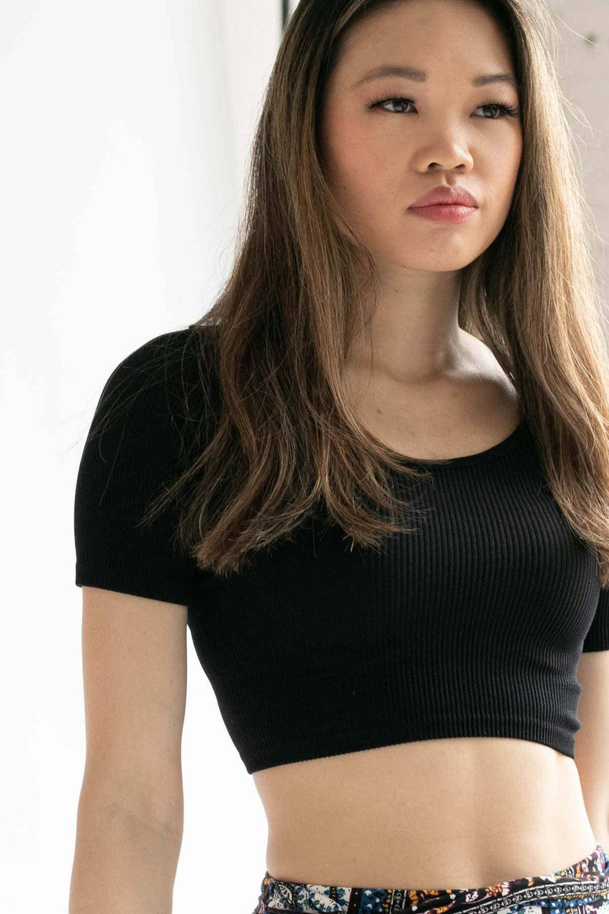 Black Ribbed Seamless Scoop Neck Crop Tee