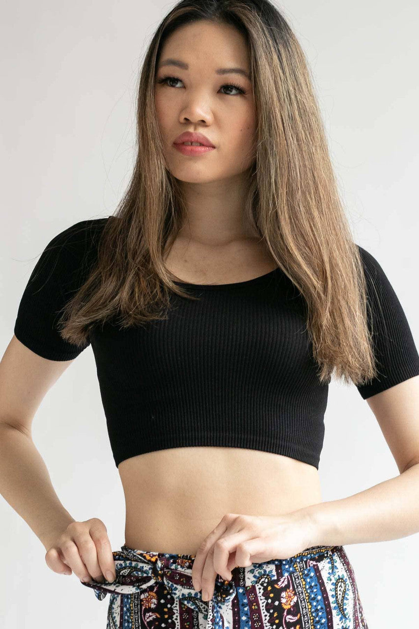 Black Ribbed Seamless Scoop Neck Crop Tee