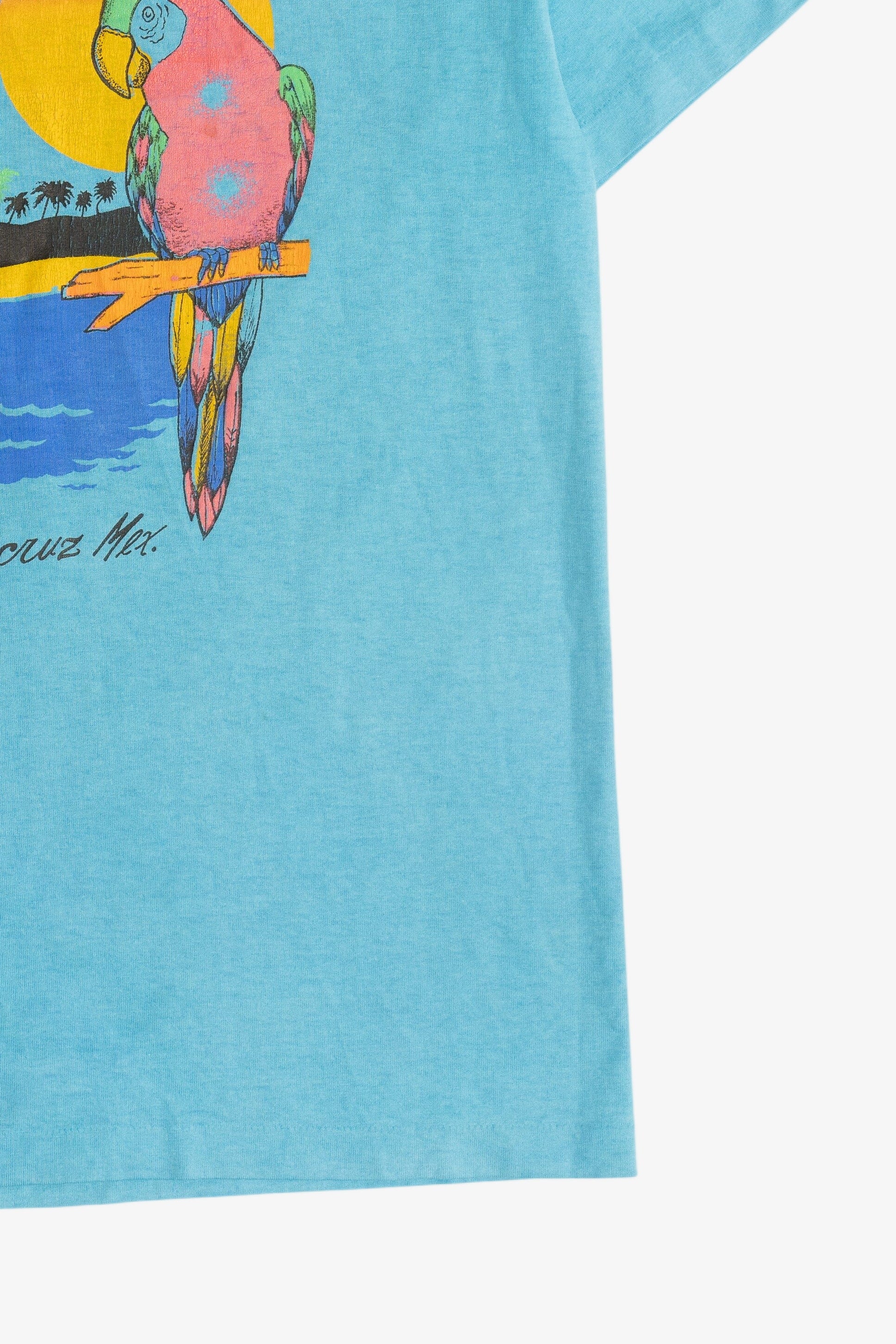 Vintage "Veracruz Mexico" Parrot Island Print T-Shirt (1990s)