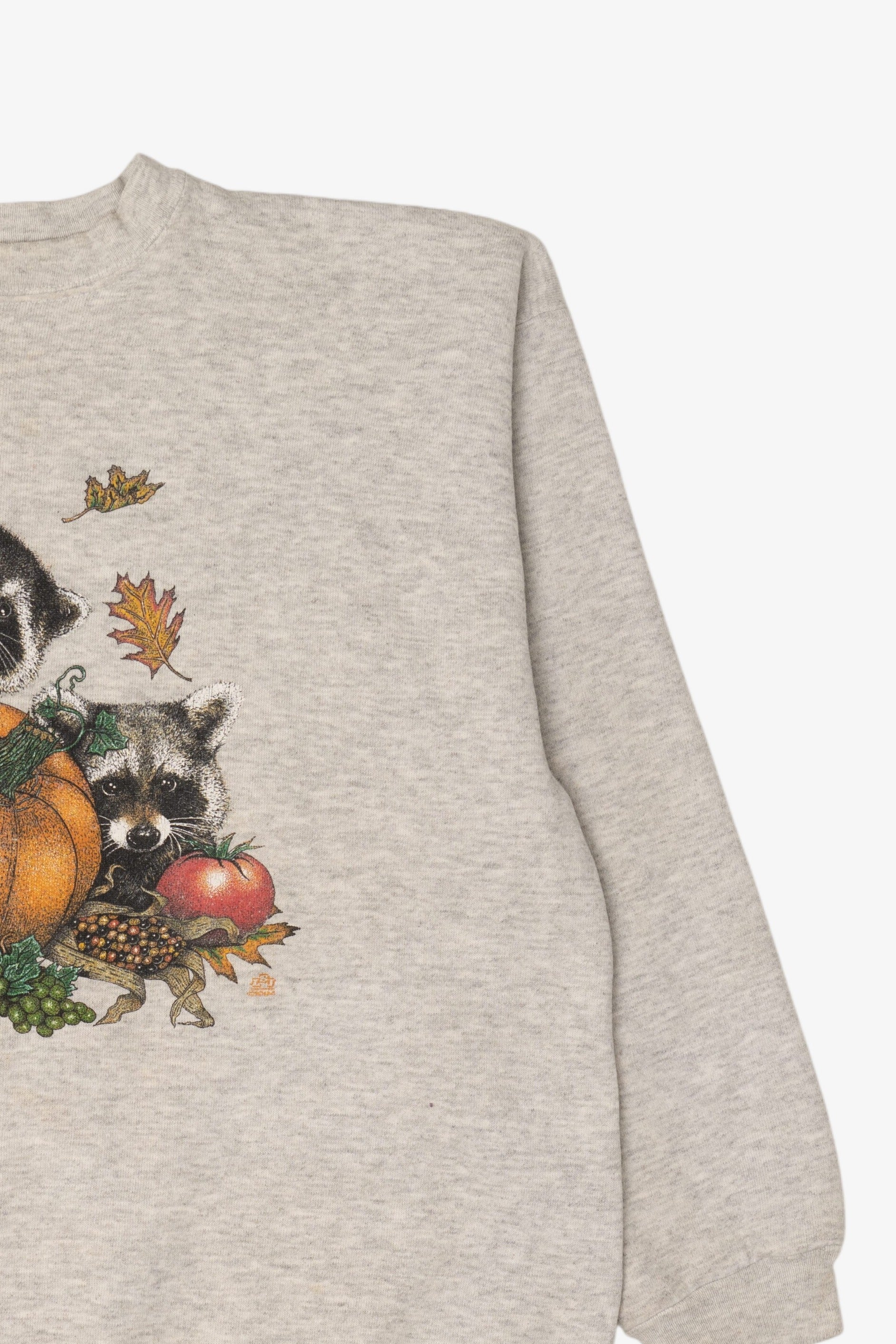 Vintage Light Gray Raccoons Autumn Harvest Sweatshirt (1990s)