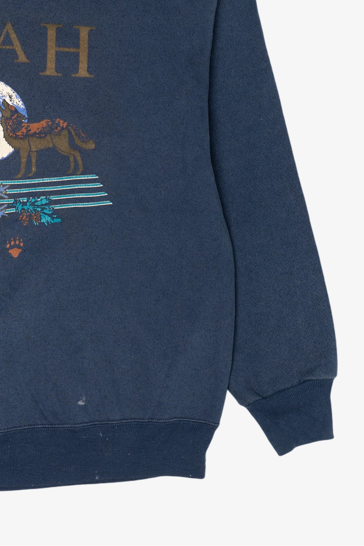 Vintage Navy Blue Utah Wolves Under Moon Sweatshirt (1990s)