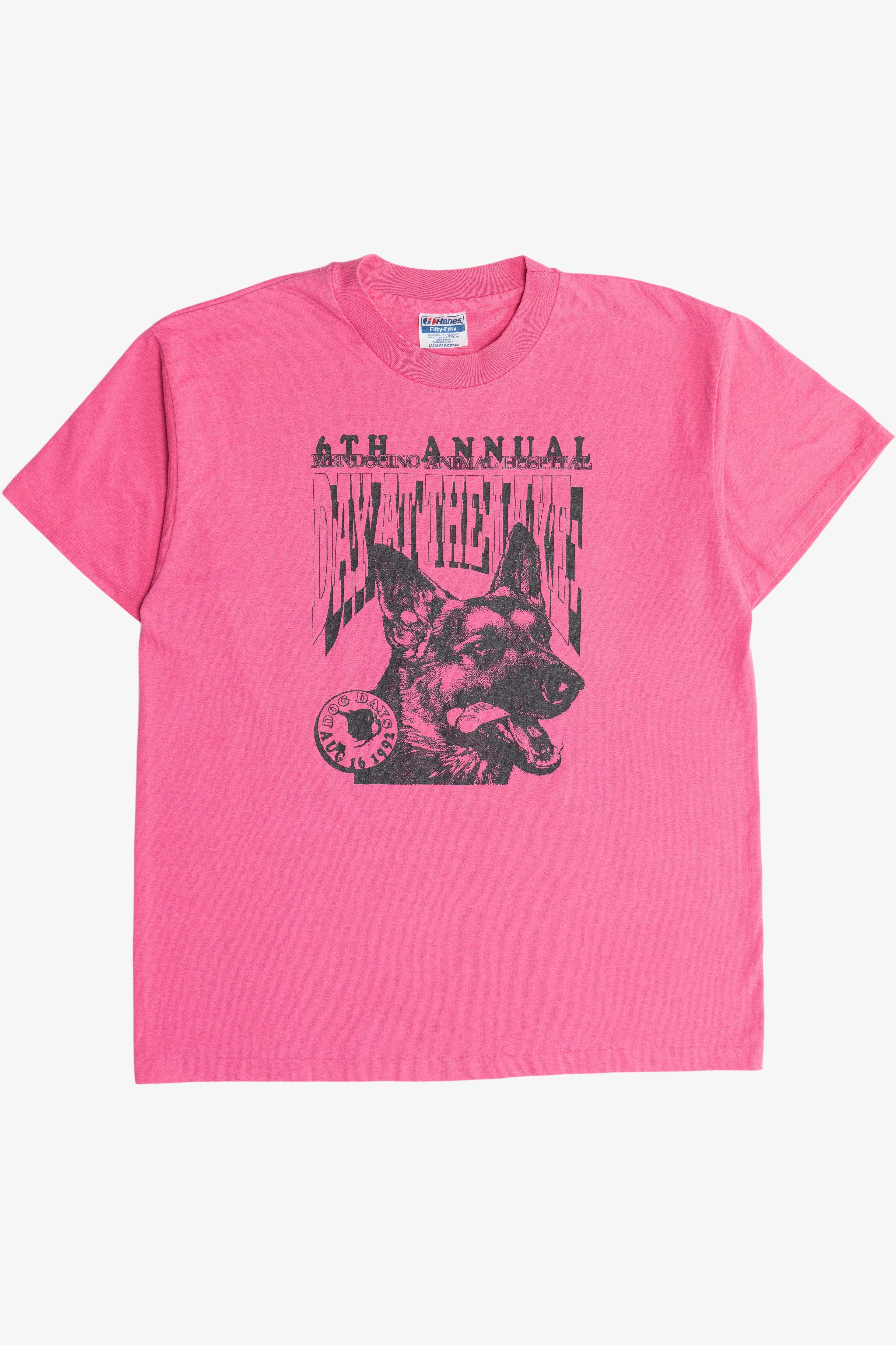 Vintage "Dog Days" Mendocino Animal Hospital "Day At The Lake" 1992 T-Shirt (1990s)