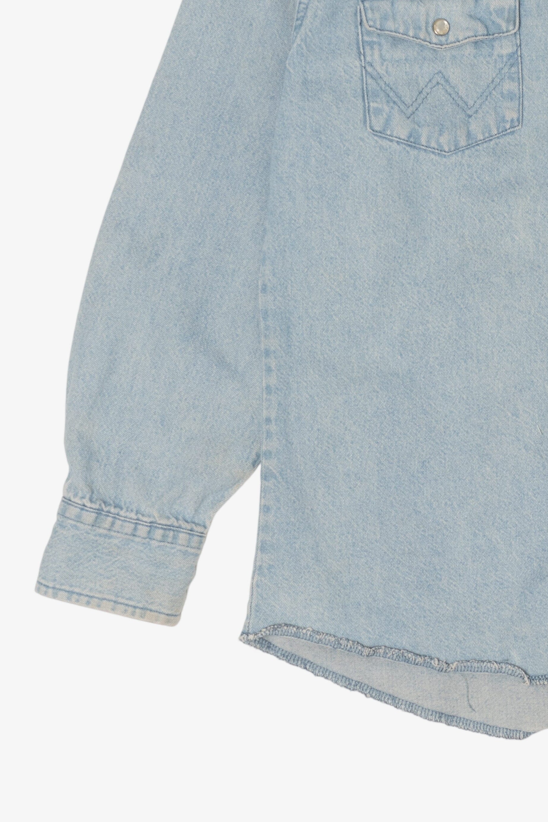 Vintage Light Blue Wrangler Denim Button Up Shirt (1990s)