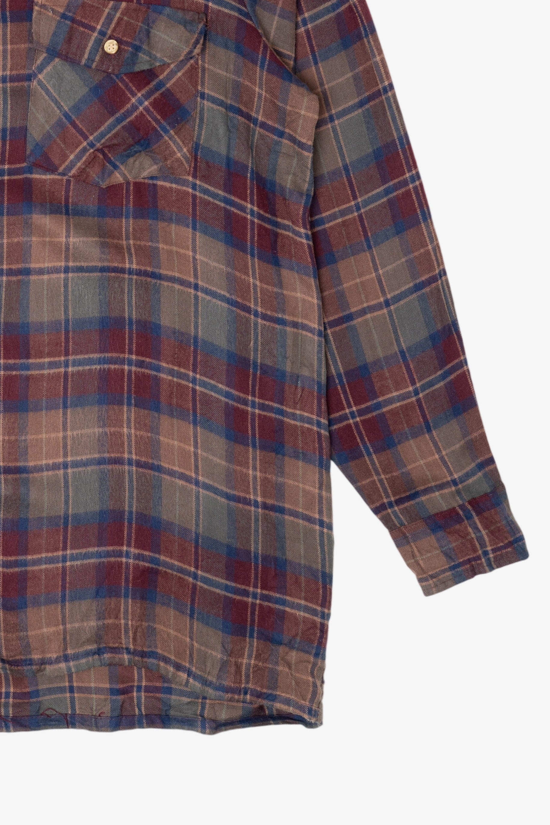 Vintage Van Heusen Plaid Winterweights Button Up Flannel Shirt (1990s)