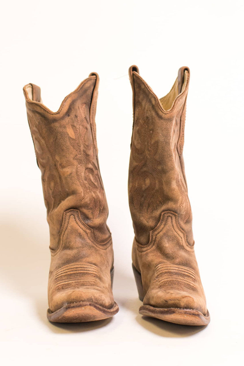 Vintage Corral Cowboy Boot (7.5 B)