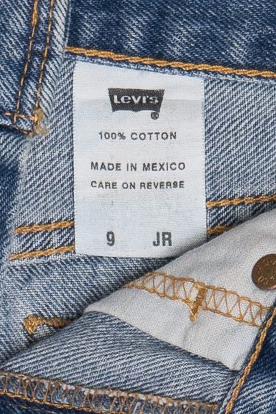 Vintage Levi's Mid-Rise Denim Shorts (1990s)