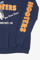Vintage Navy Blue Hooters Richmond Virginia Sweatshirt (1990s)