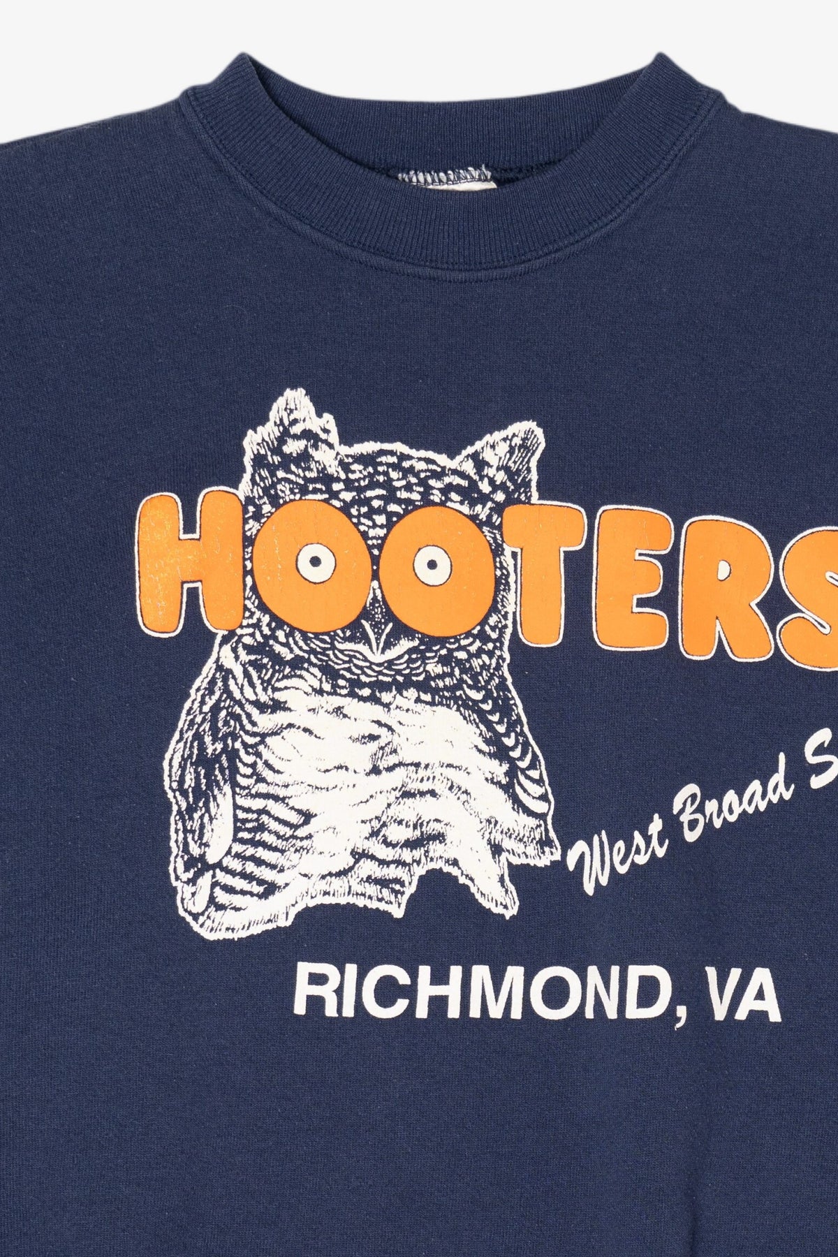 Vintage Navy Blue Hooters Richmond Virginia Sweatshirt (1990s)