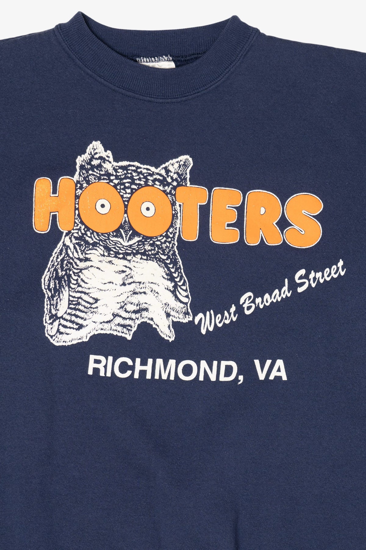 Vintage Navy Blue Hooters Richmond Virginia Sweatshirt (1990s)