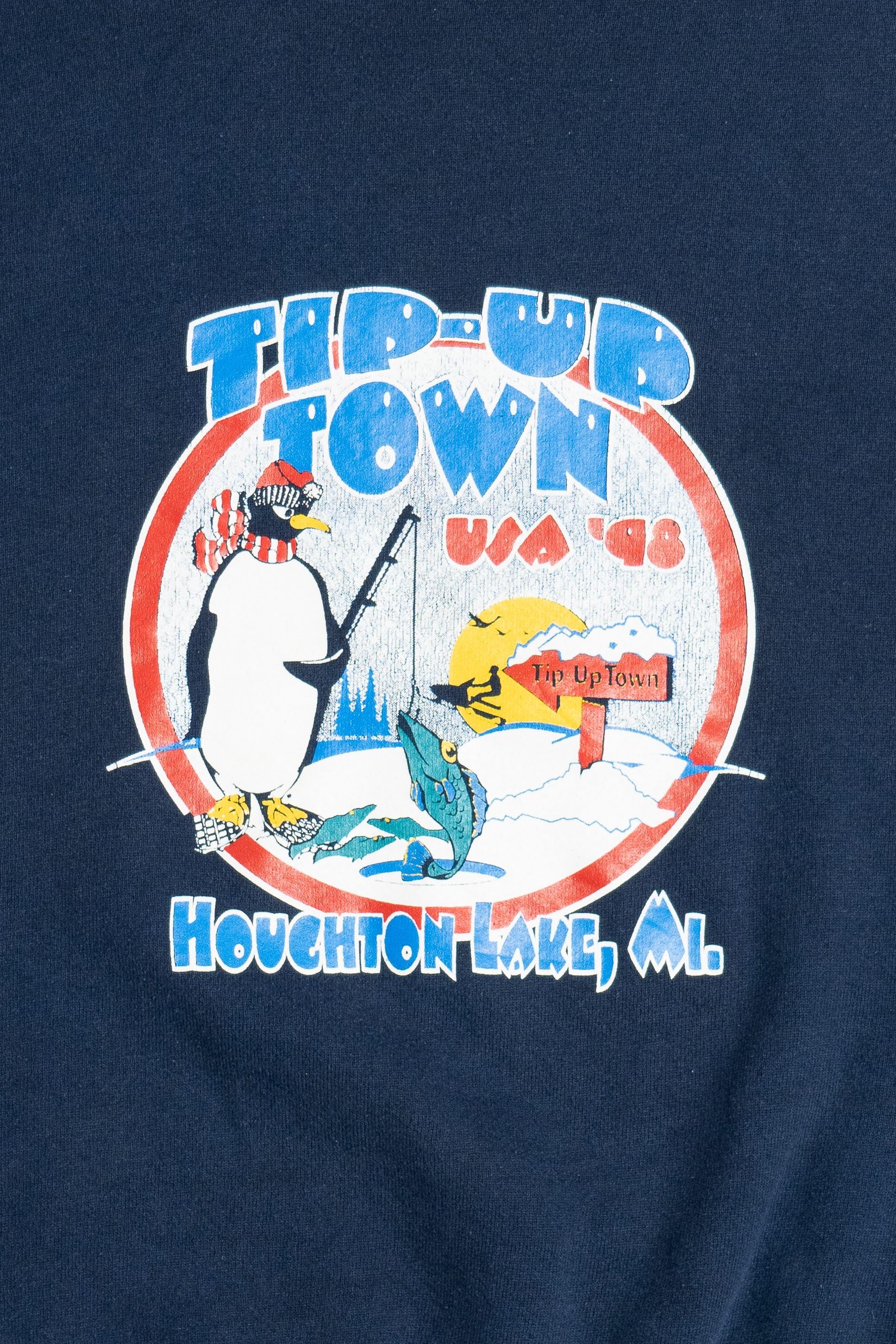 Vintage "Skips Lounge" "Houghton Lake, MI" "USA '98" Penguin Sweatshirt (1990s)