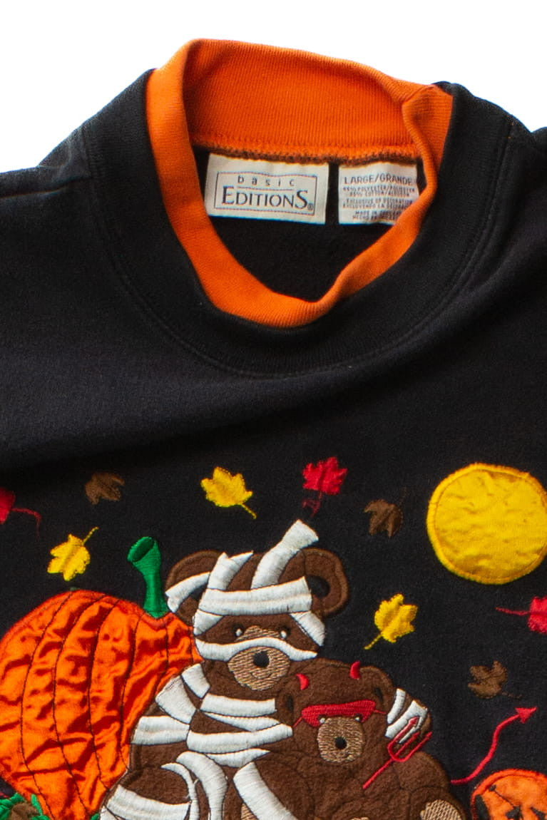 Vintage Embroidered Costumed Bears Halloween Sweatshirt (1990s)