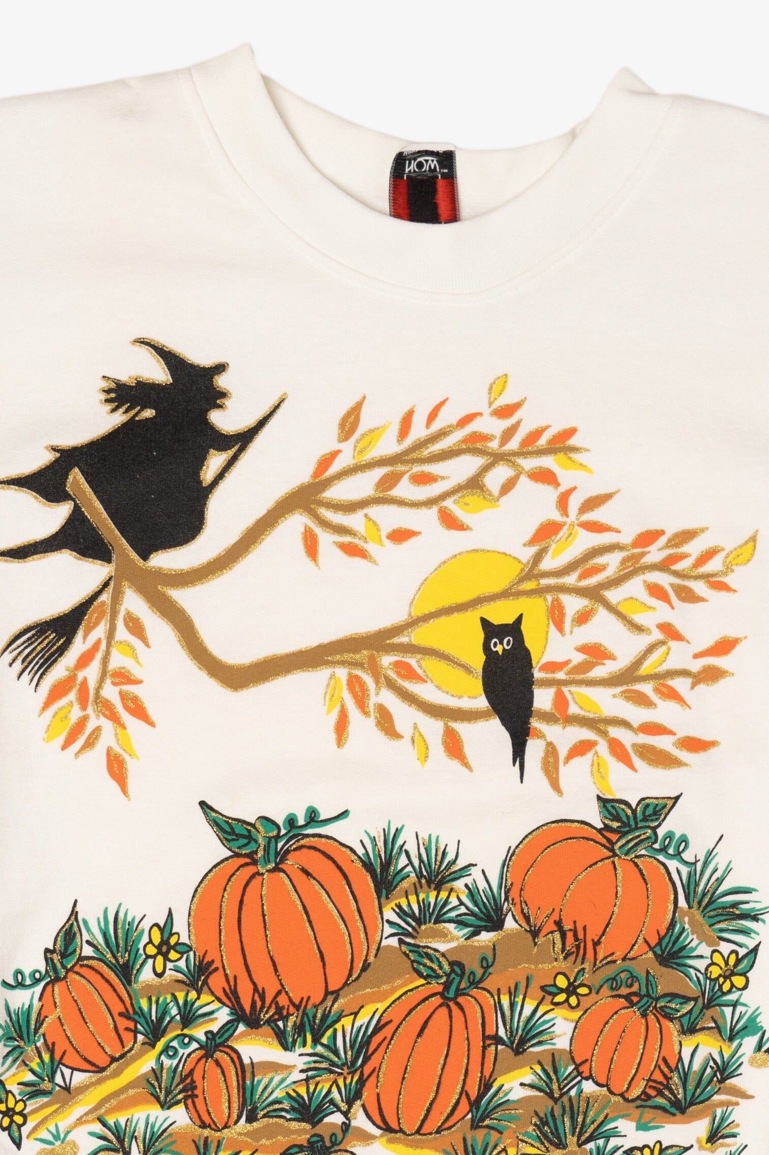 Vintage Witch Over Pumpkin Field Halloween Sweatshirt (1990s)