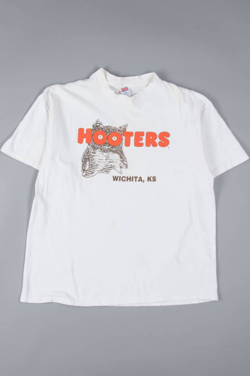 Hooters Wichitah, KS Souvenir T-Shirt